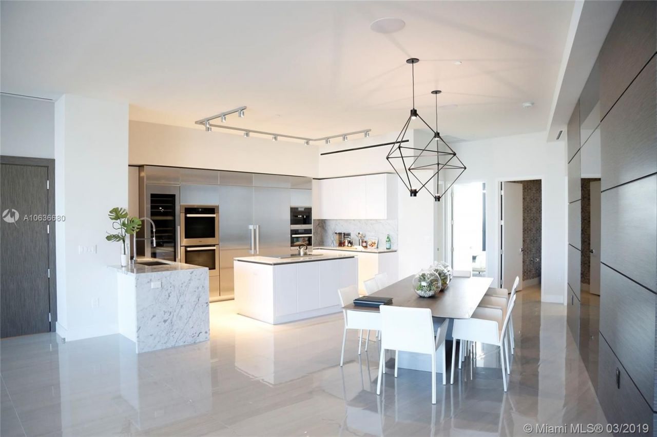 Penthouse in Miami, USA, 650 m² - picture 14