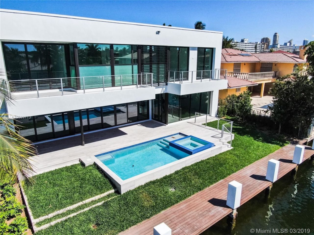 Villa à Miami, États-Unis, 600 m² - image 9