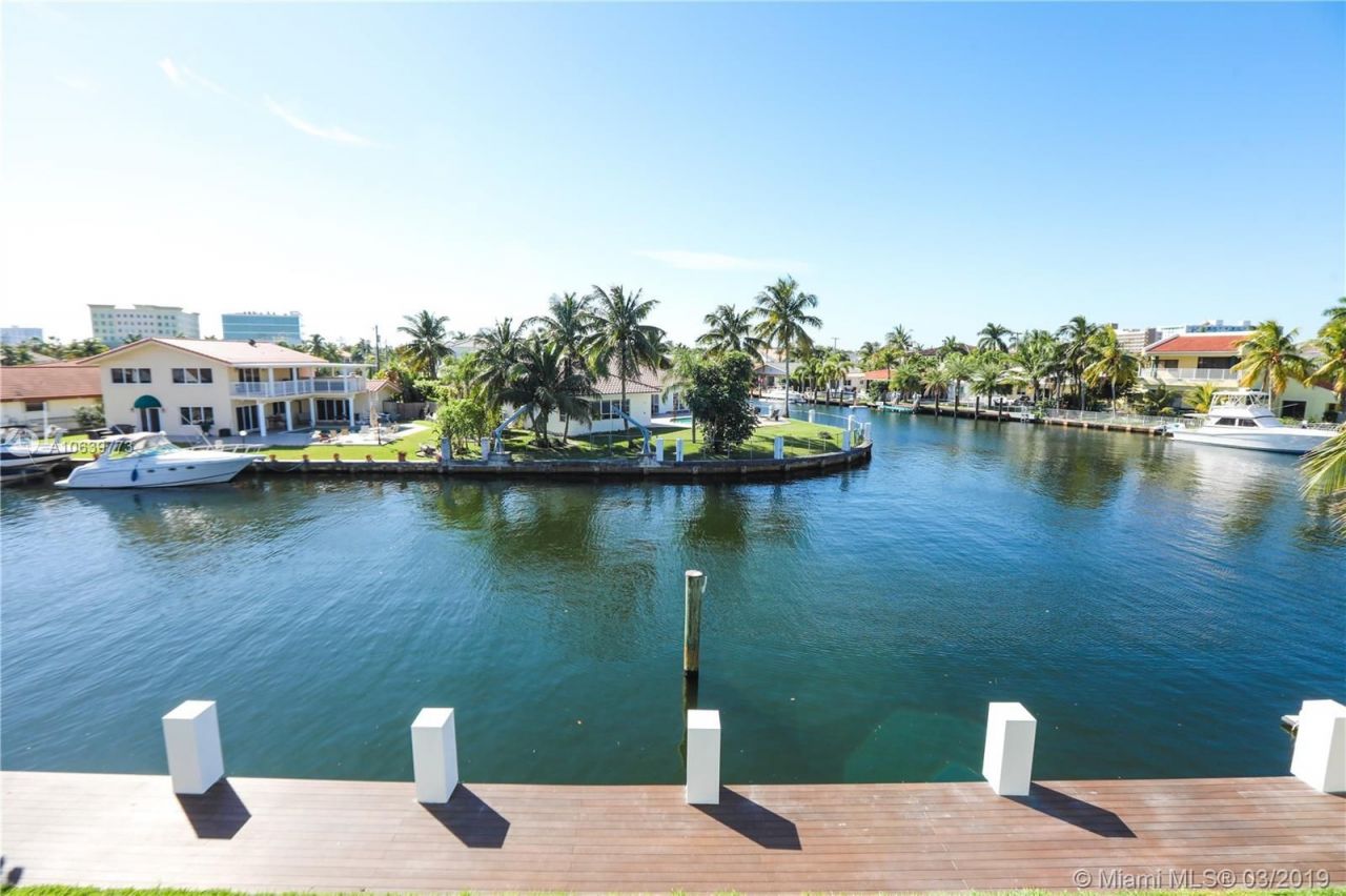 Villa à Miami, États-Unis, 600 m² - image 8