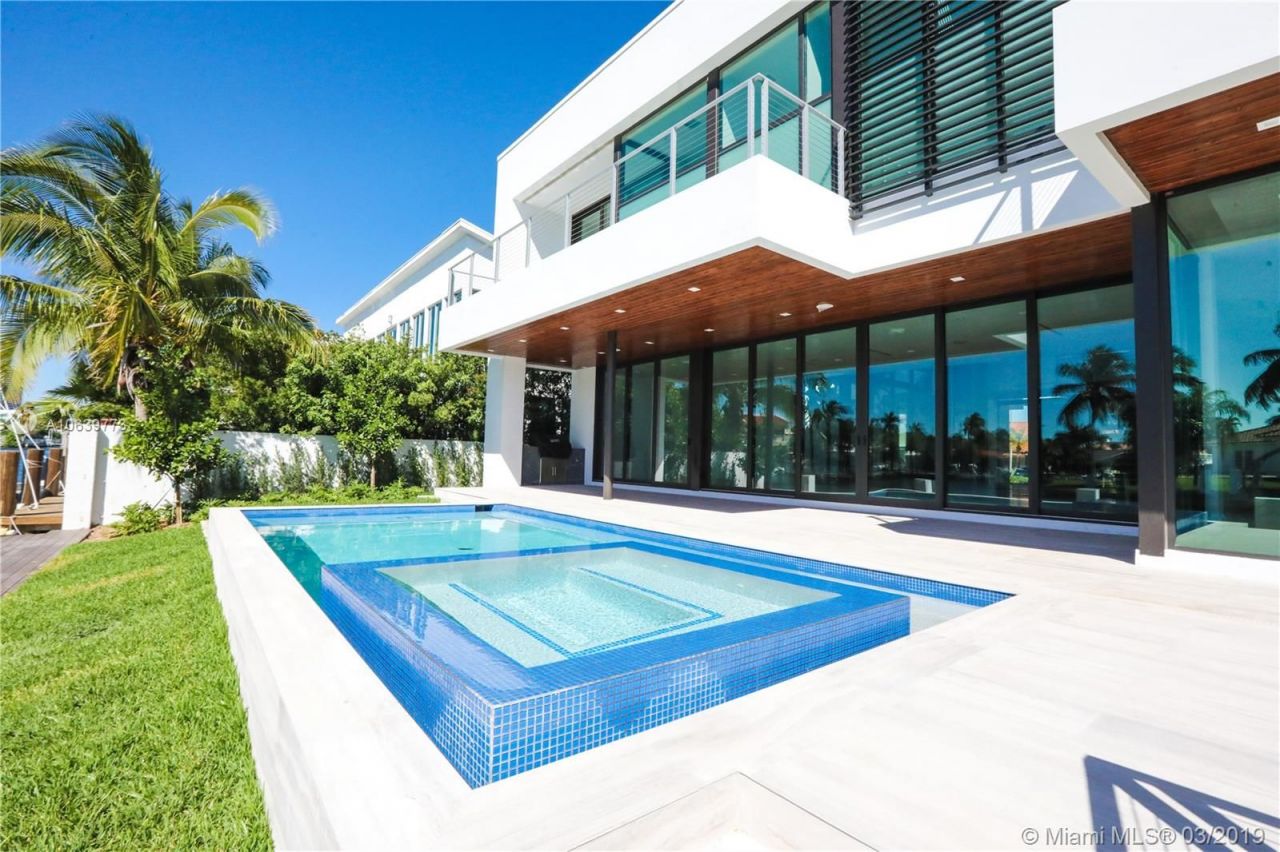 Villa à Miami, États-Unis, 600 m² - image 10