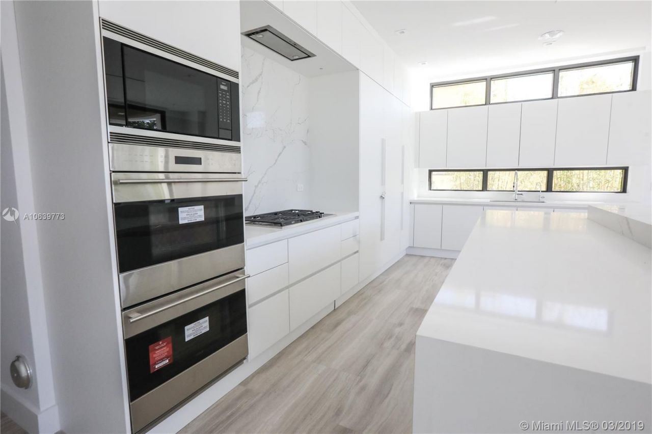 Villa à Miami, États-Unis, 600 m² - image 13