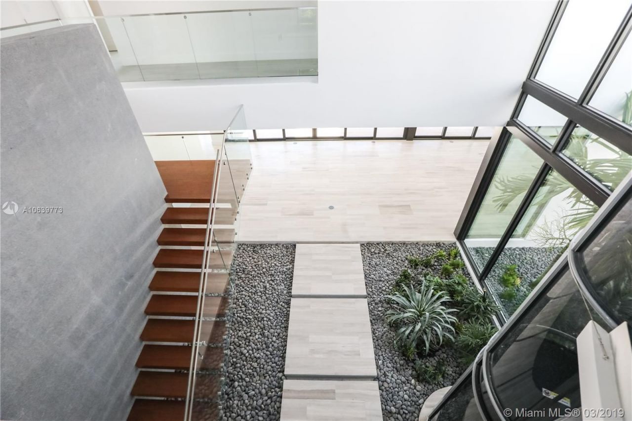 Villa à Miami, États-Unis, 600 m² - image 6