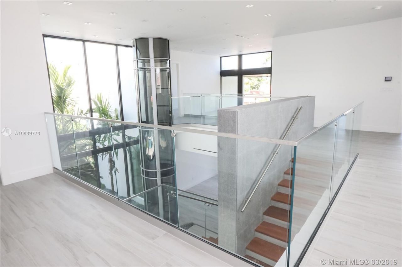 Villa à Miami, États-Unis, 600 m² - image 3