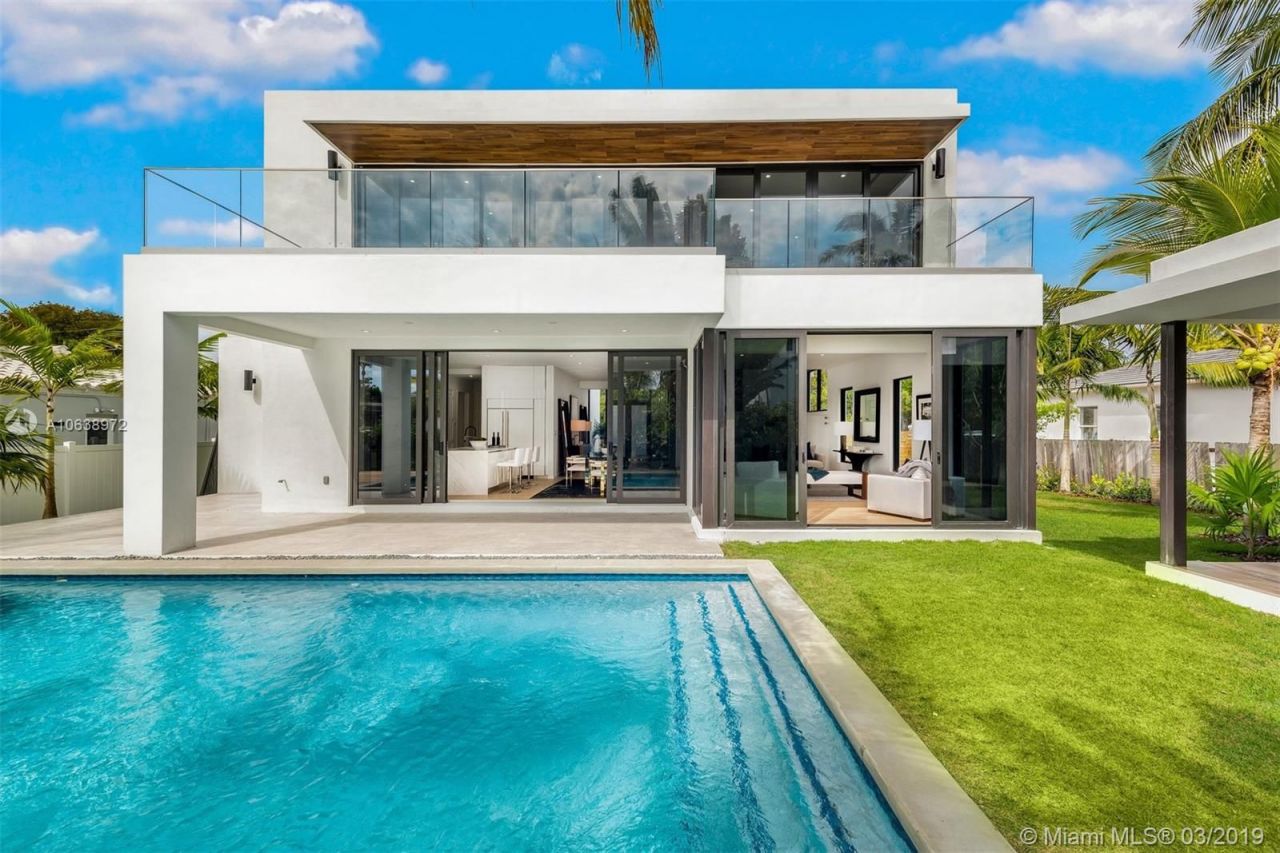 Villa à Miami, États-Unis, 340 m² - image 1