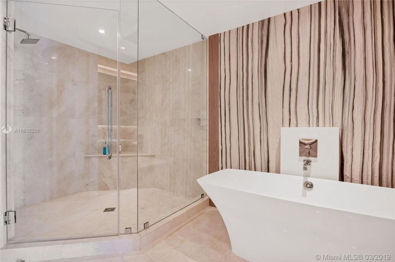 Flat in Miami, USA, 250 m² - picture 10