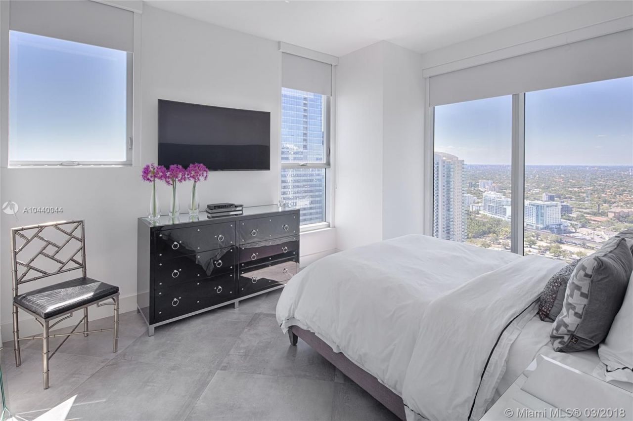 Flat in Miami, USA, 220 m² - picture 4