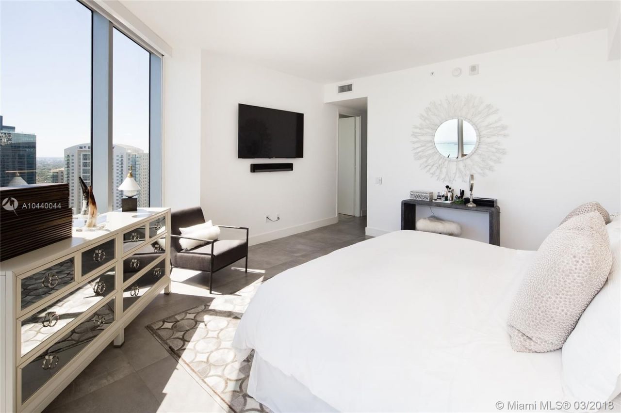 Flat in Miami, USA, 220 m² - picture 6