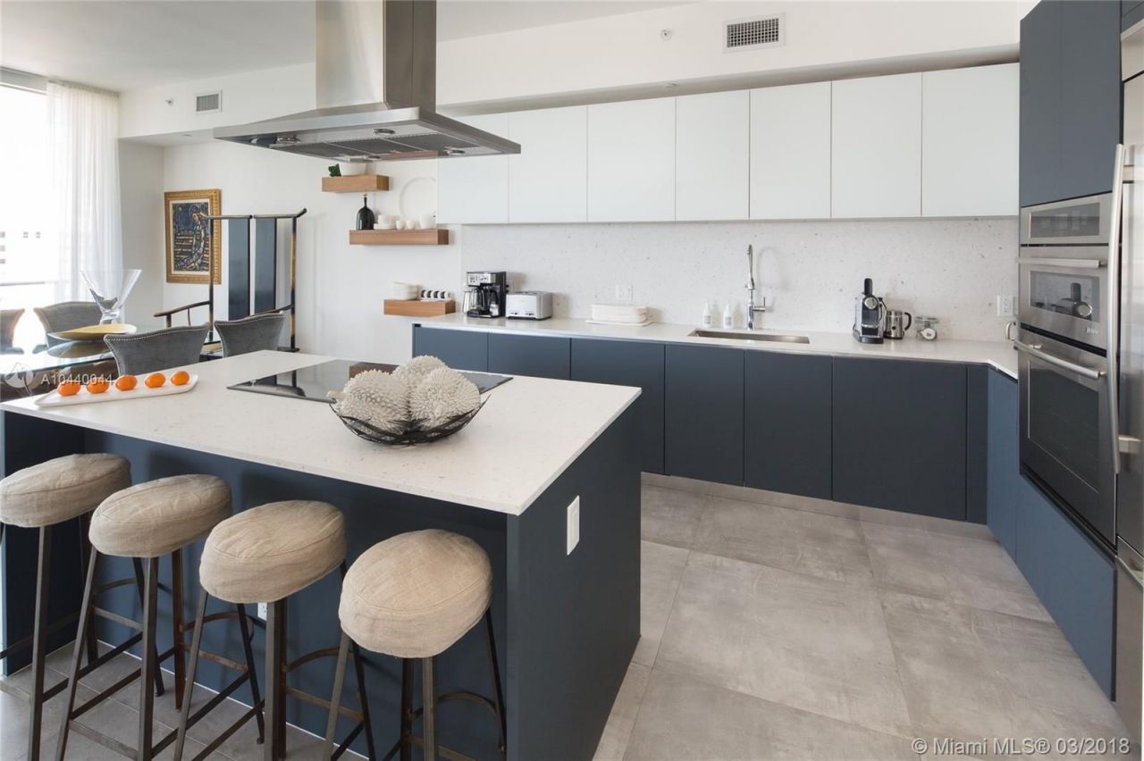 Flat in Miami, USA, 220 m² - picture 3