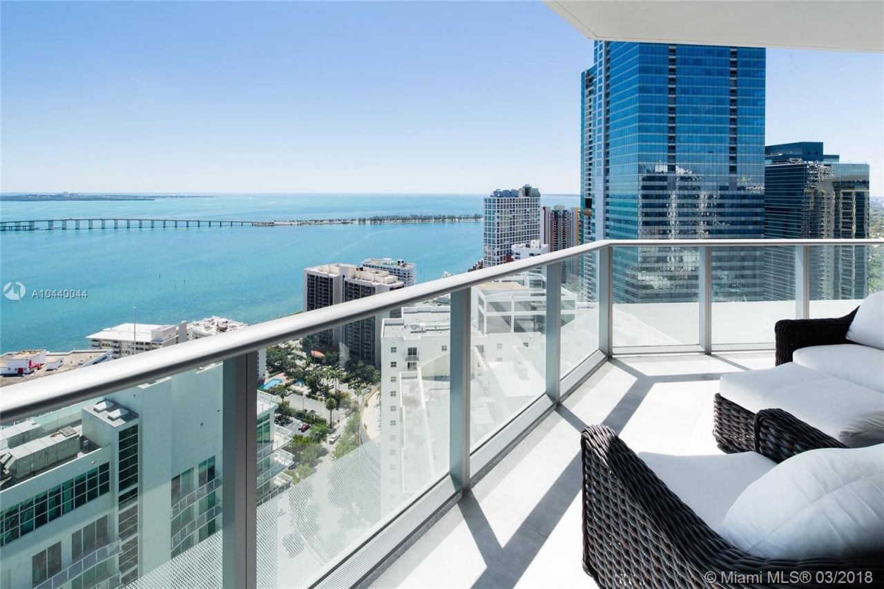 Flat in Miami, USA, 220 m² - picture 1