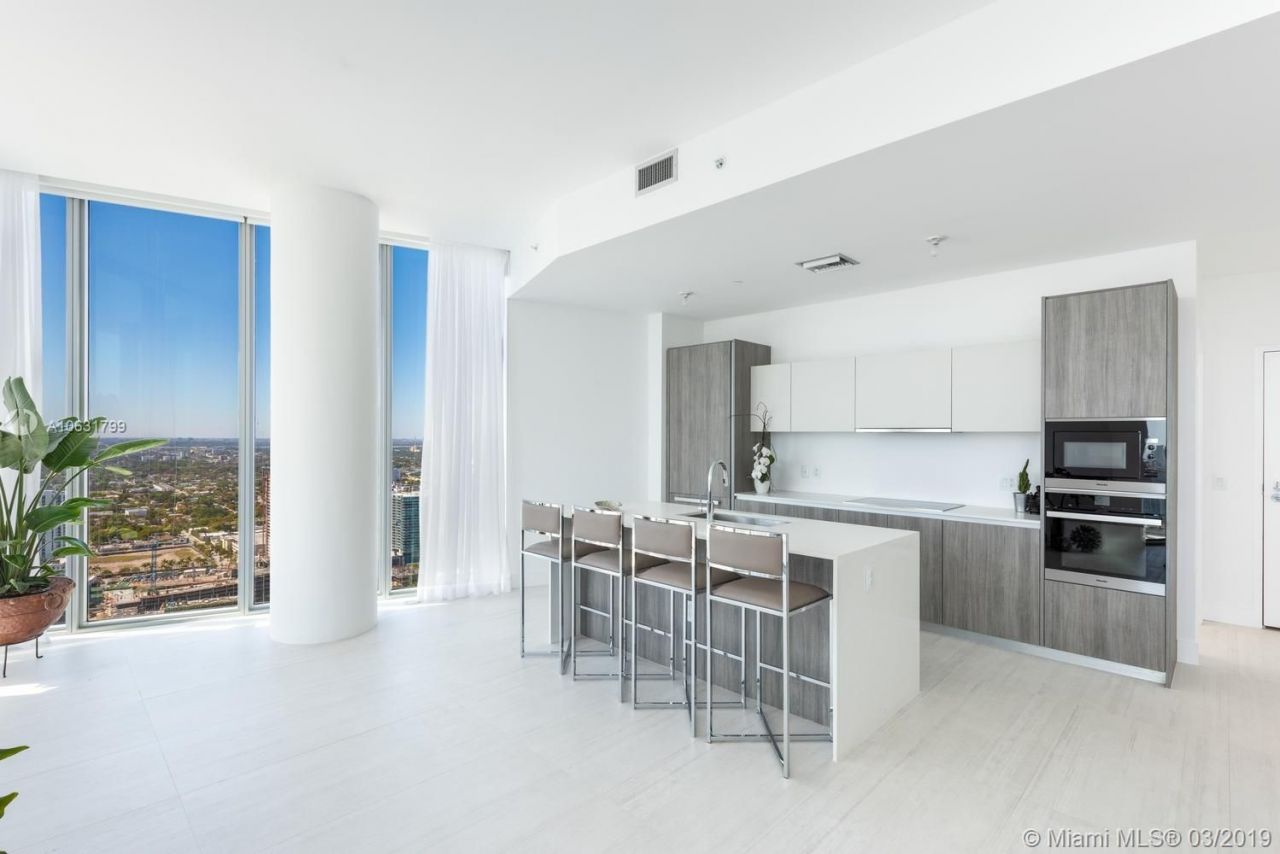 Penthouse in Miami, USA, 180 m² - picture 1