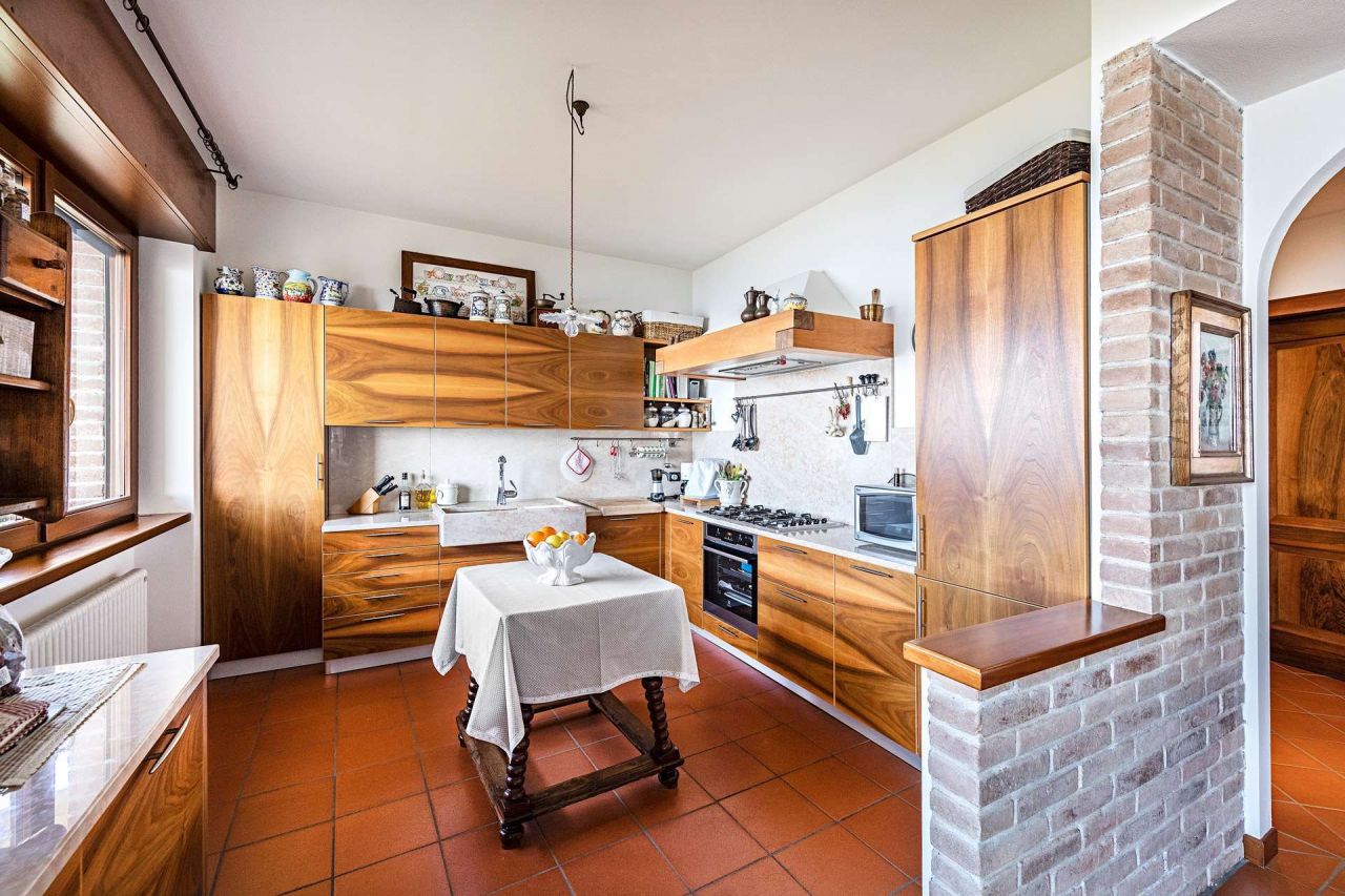 Villa sul Lago di Garda, Italia, 300 m² - foto 10