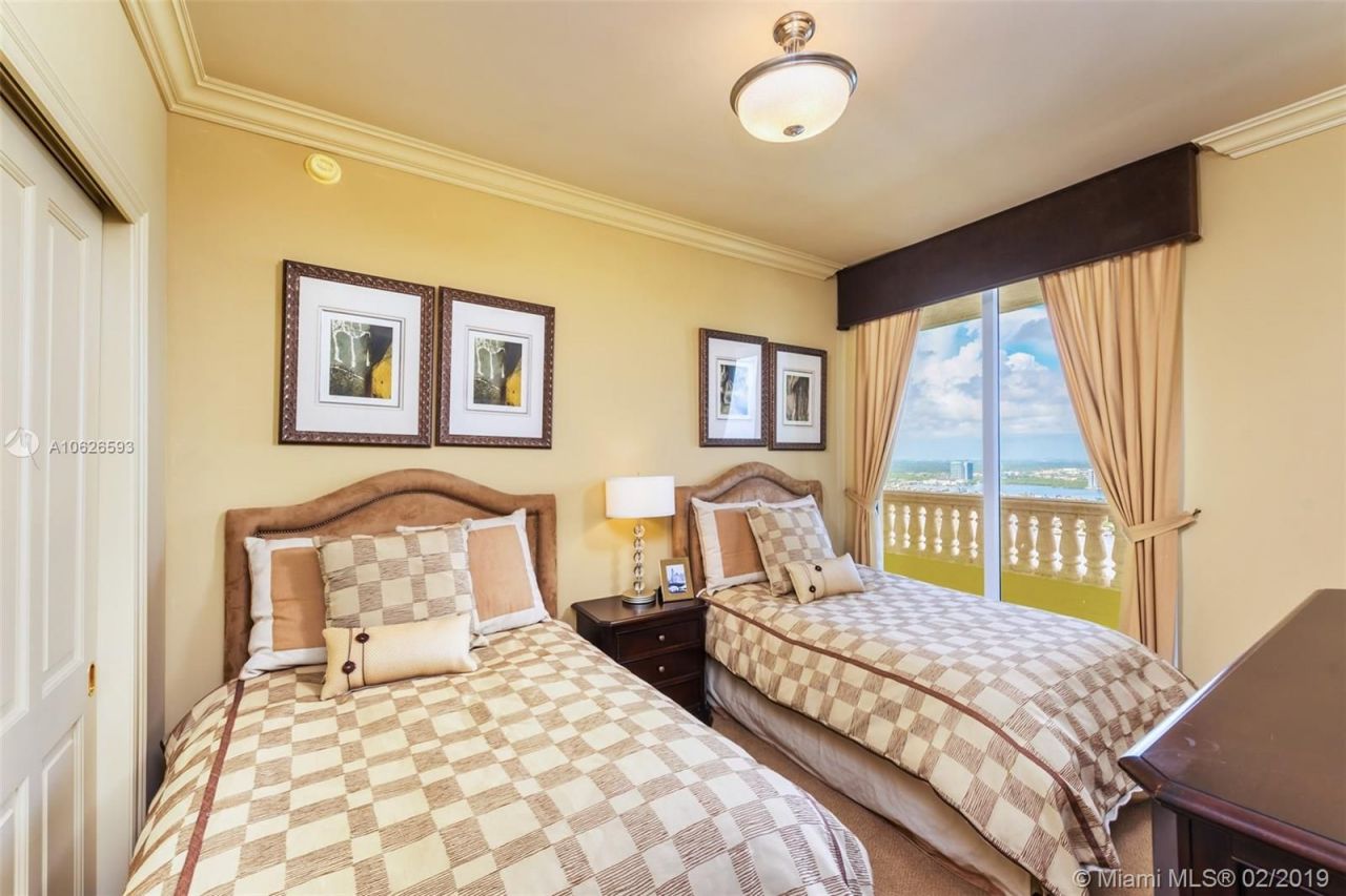 Penthouse in Miami, USA, 520 m² - picture 8