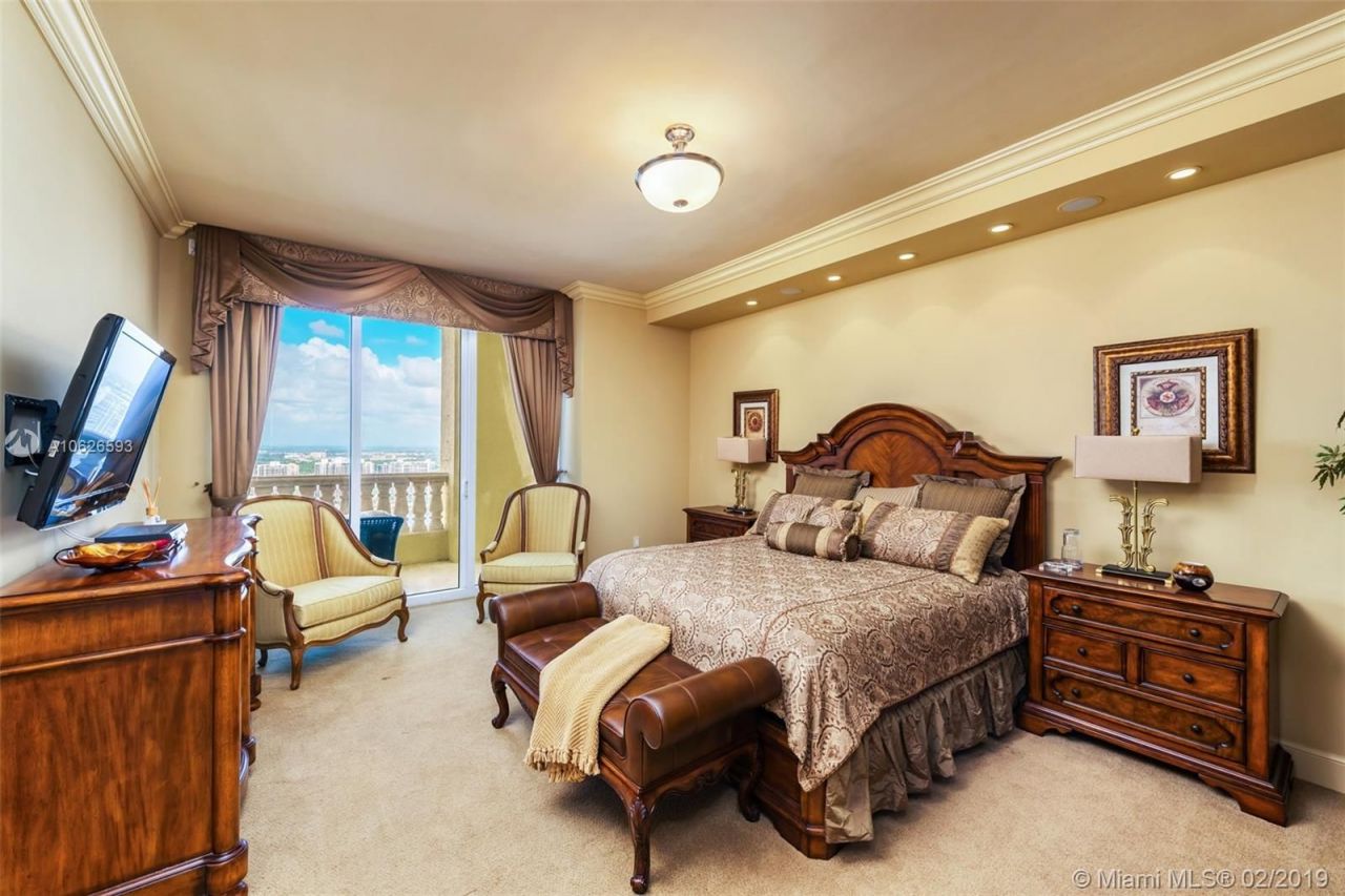 Penthouse in Miami, USA, 520 m² - picture 9