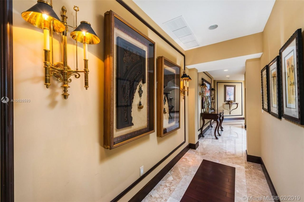 Penthouse in Miami, USA, 520 m² - picture 15