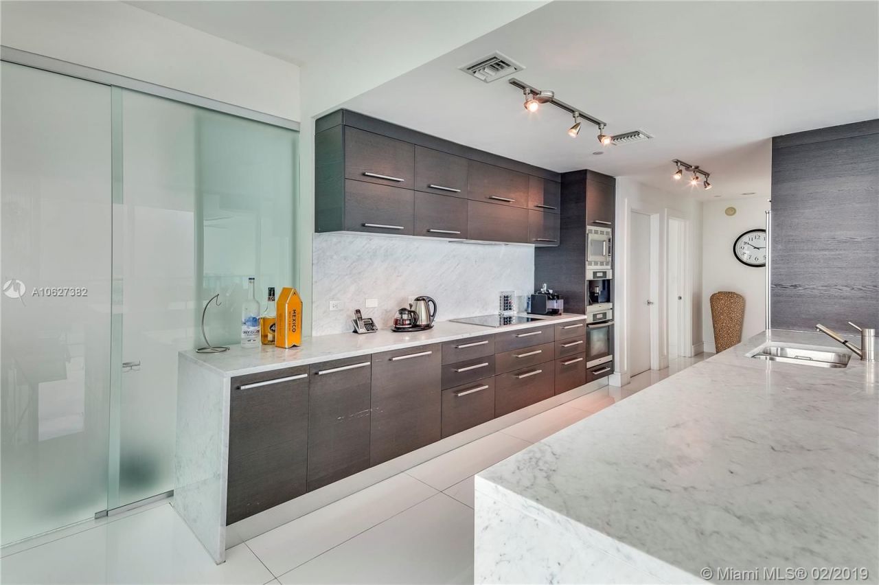 Flat in Miami, USA, 320 m² - picture 6