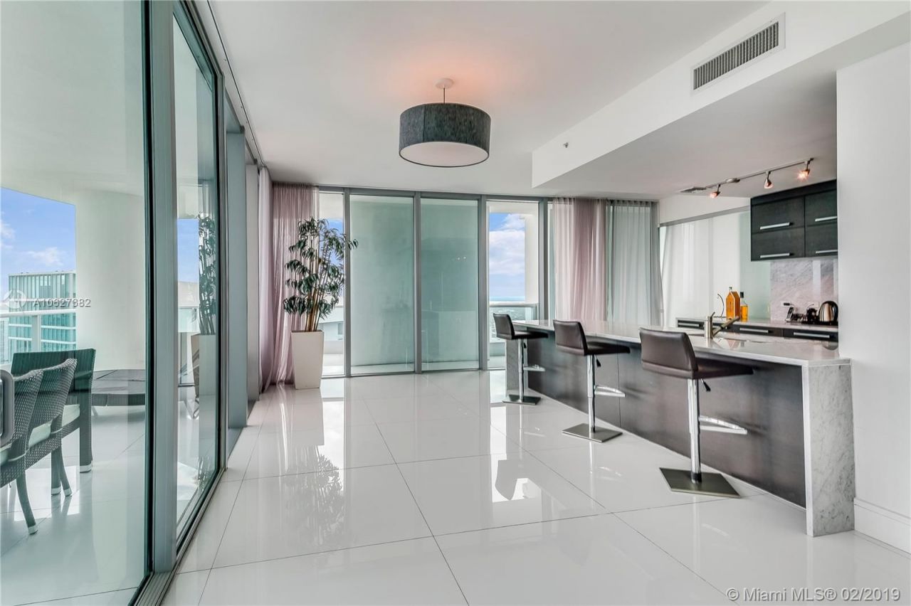 Flat in Miami, USA, 320 m² - picture 7
