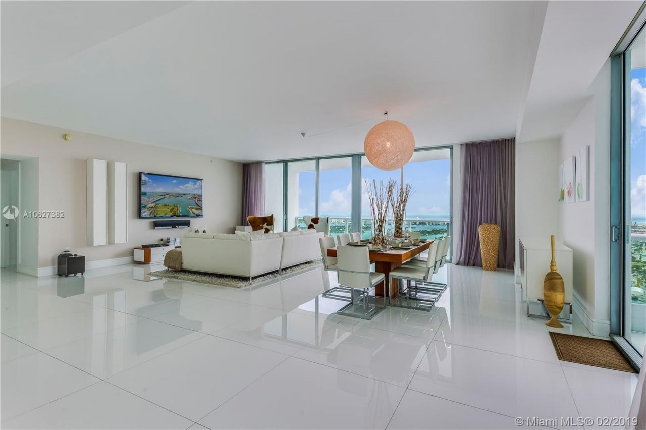 Flat in Miami, USA, 320 m² - picture 13