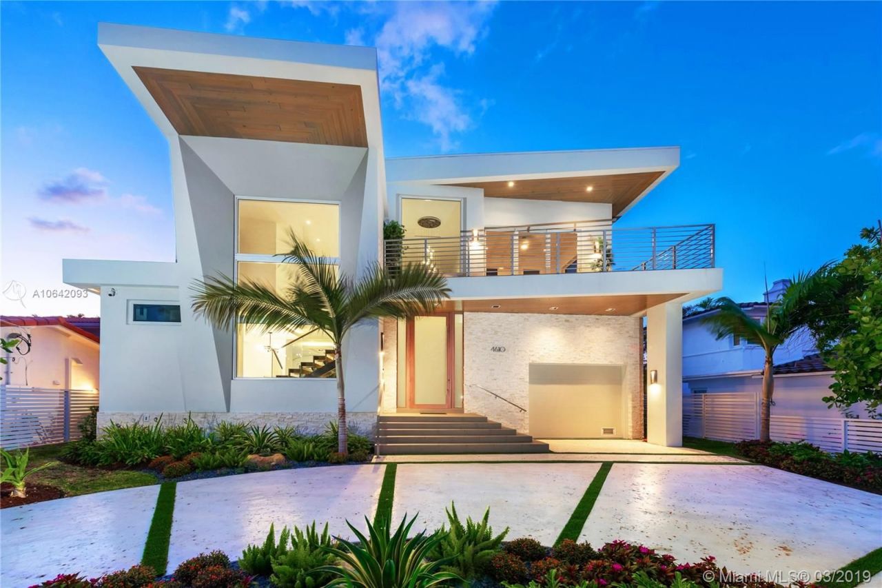 Villa à Miami, États-Unis, 320 m² - image 1