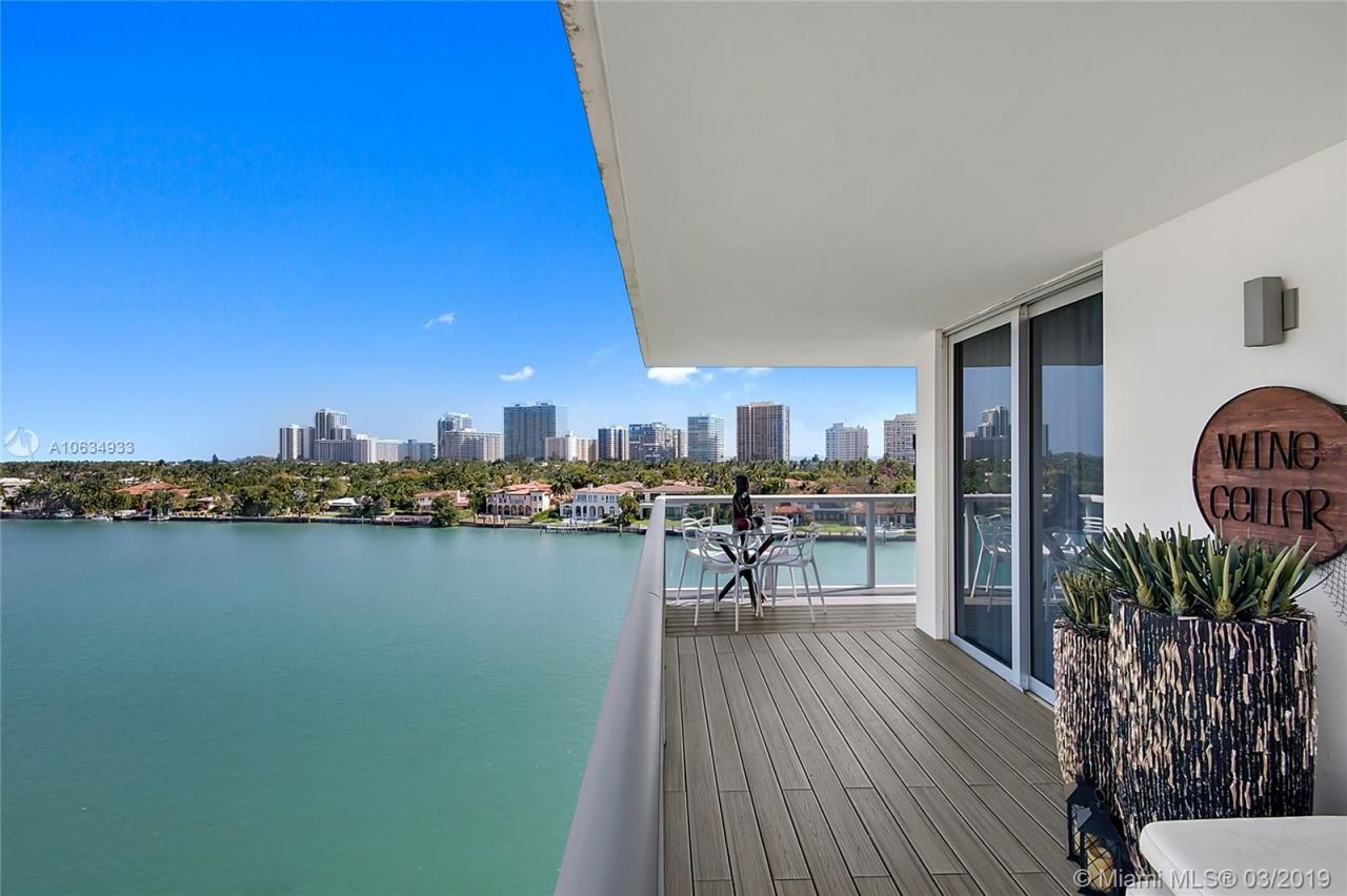 Flat in Miami, USA, 100 m² - picture 1