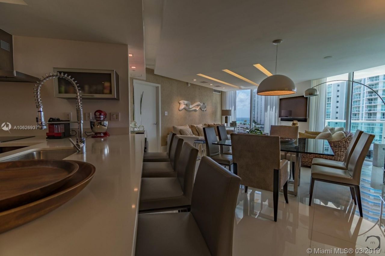 Flat in Miami, USA, 140 m² - picture 10