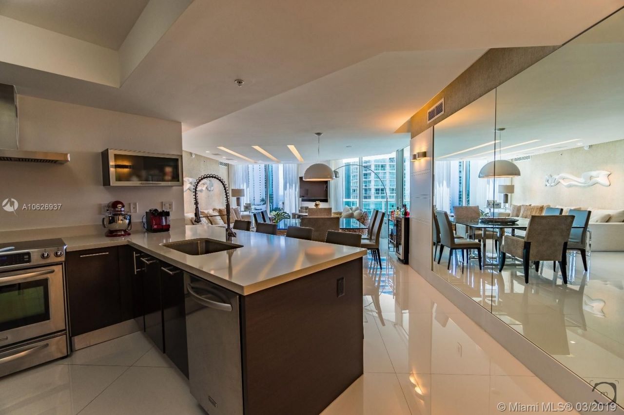 Flat in Miami, USA, 140 m² - picture 12