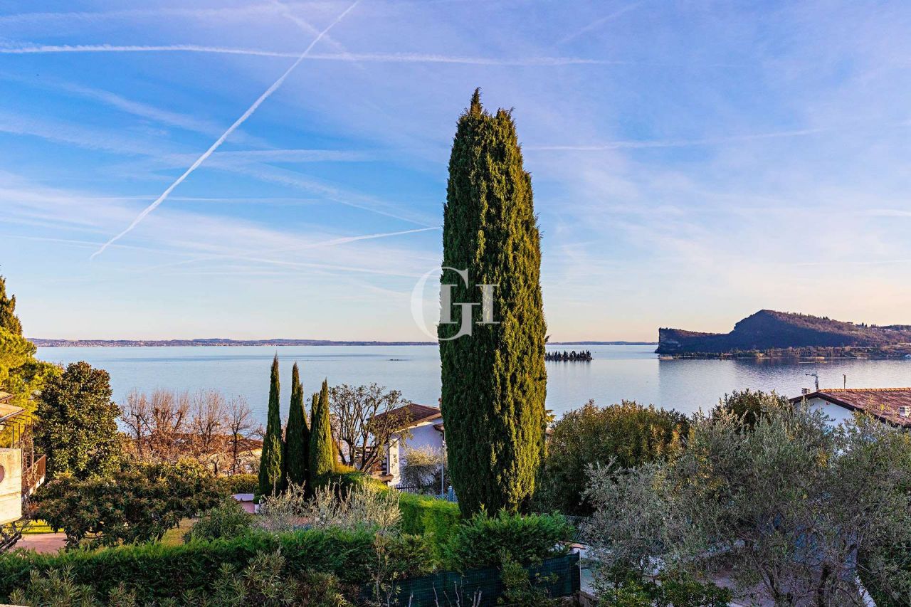 Villa por Lago de Garda, Italia, 324 m² - imagen 1