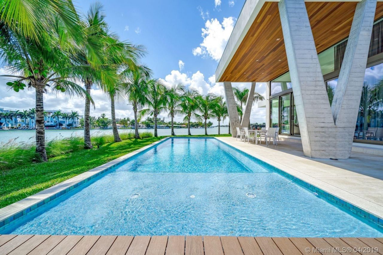 Villa in Miami, USA, 450 m² - picture 1