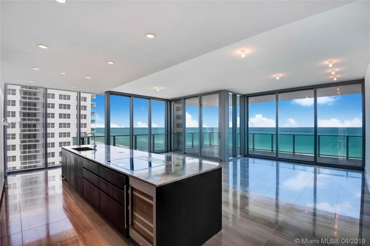 Flat in Miami, USA, 210 m² - picture 1