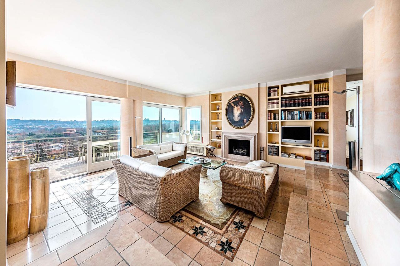 Villa on Lake Garda, Italy, 550 m² - picture 2