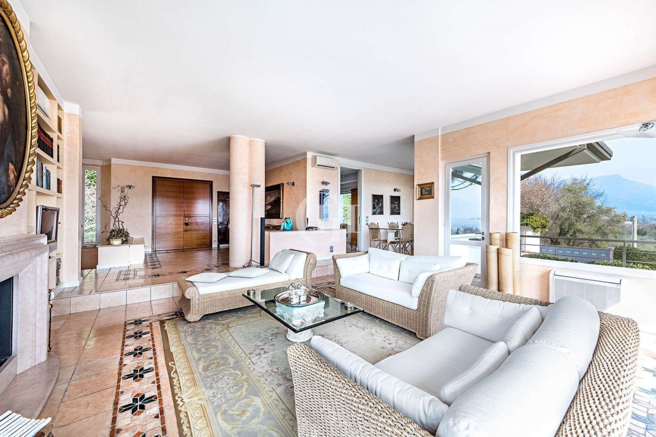 Villa on Lake Garda, Italy, 550 m² - picture 3