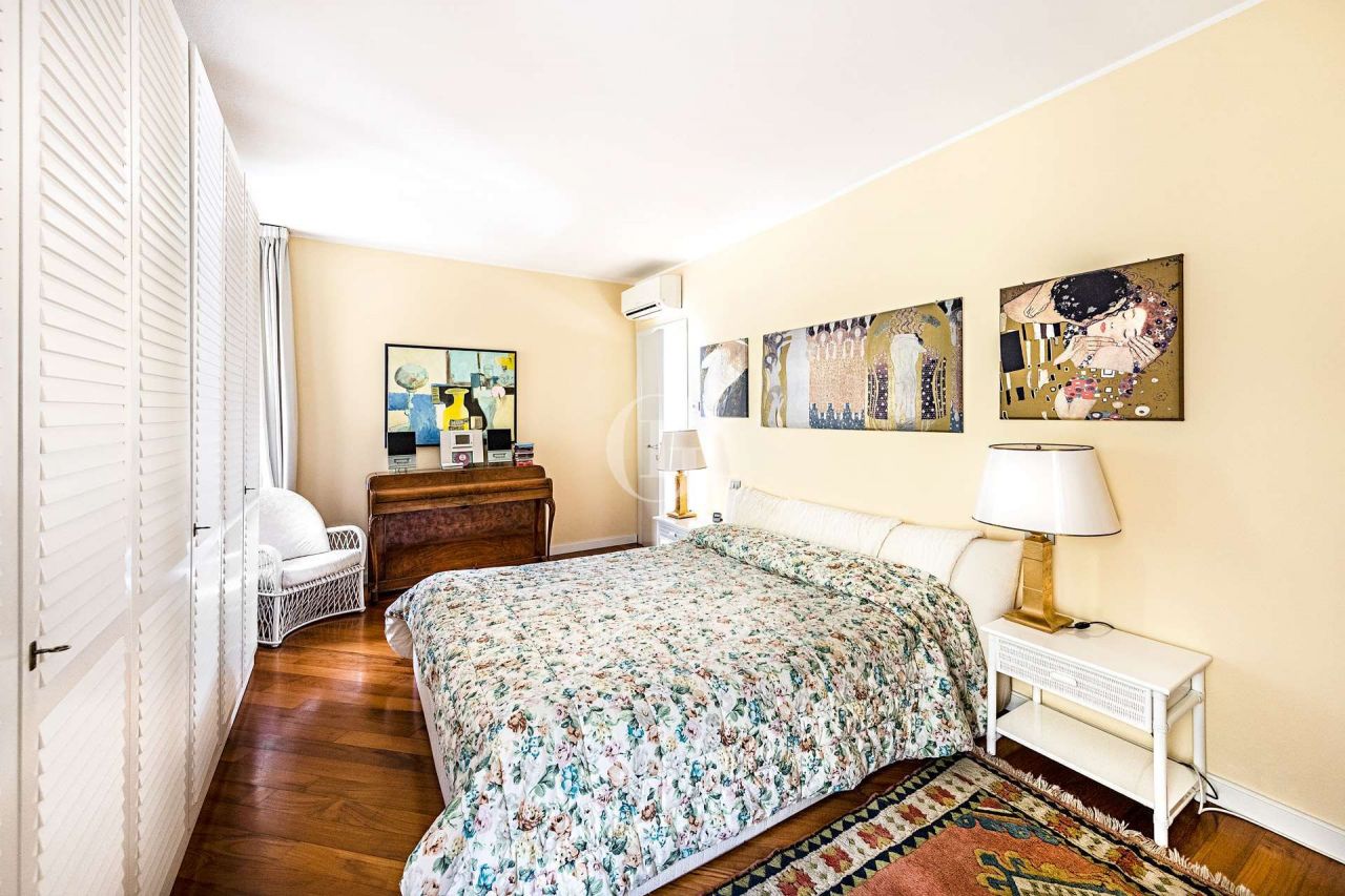 Villa on Lake Garda, Italy, 550 m² - picture 5