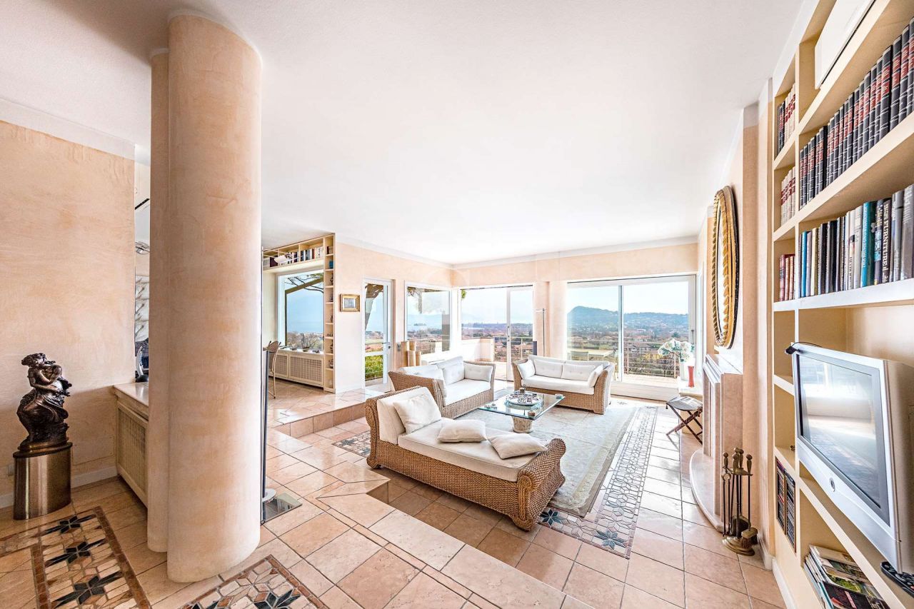 Villa on Lake Garda, Italy, 550 m² - picture 7