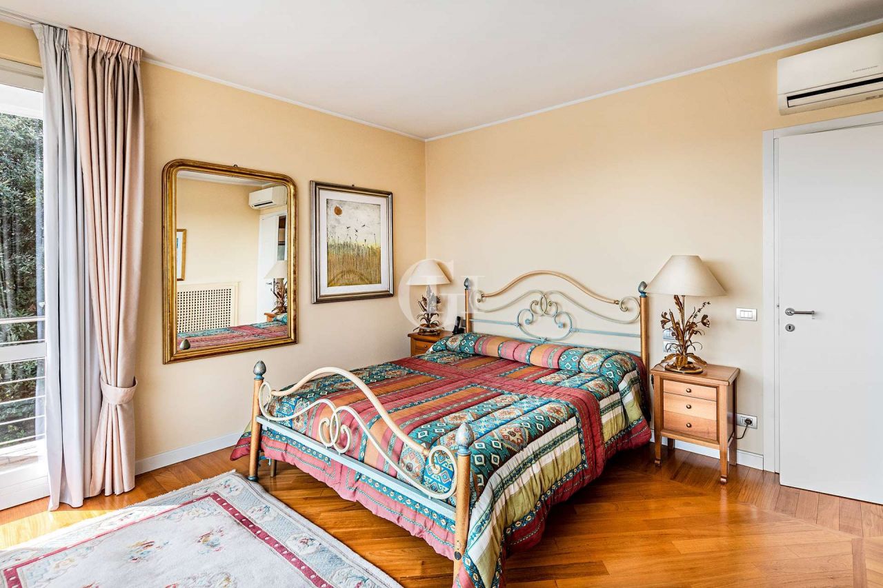 Villa on Lake Garda, Italy, 550 m² - picture 8