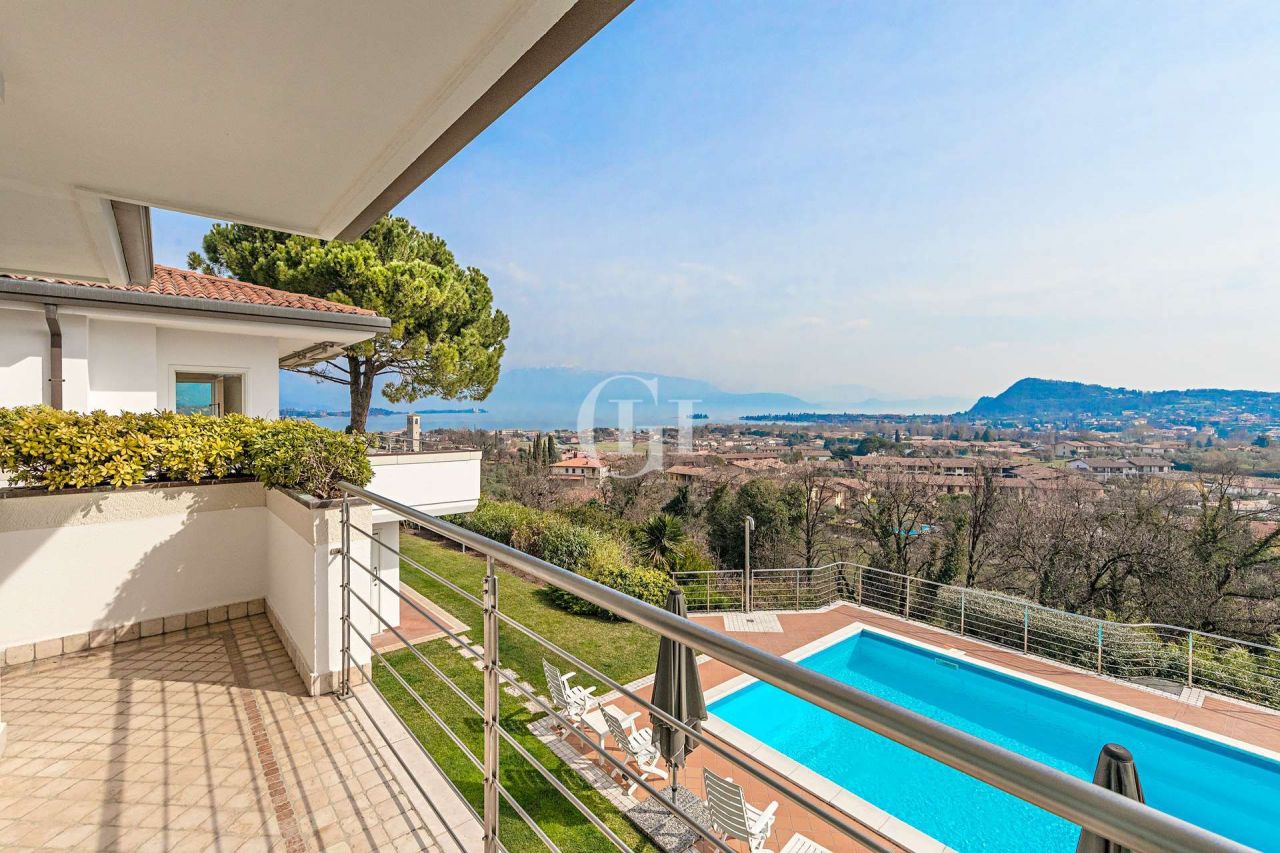 Villa on Lake Garda, Italy, 550 m² - picture 9