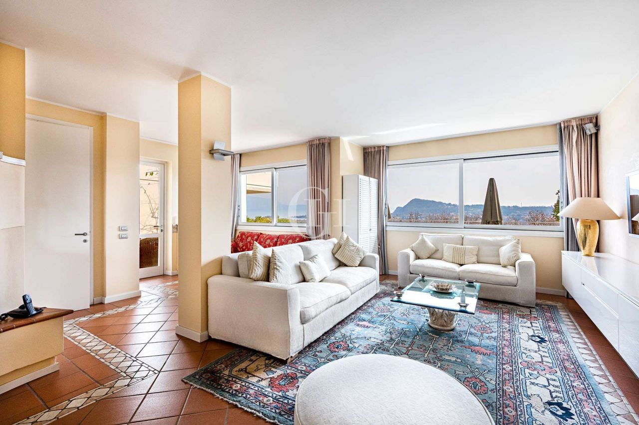 Villa on Lake Garda, Italy, 550 m² - picture 11