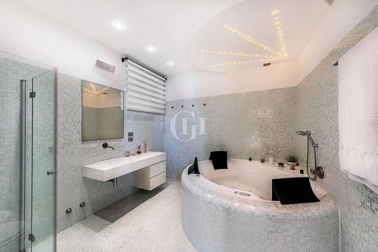 Villa on Lake Garda, Italy, 550 m² - picture 10