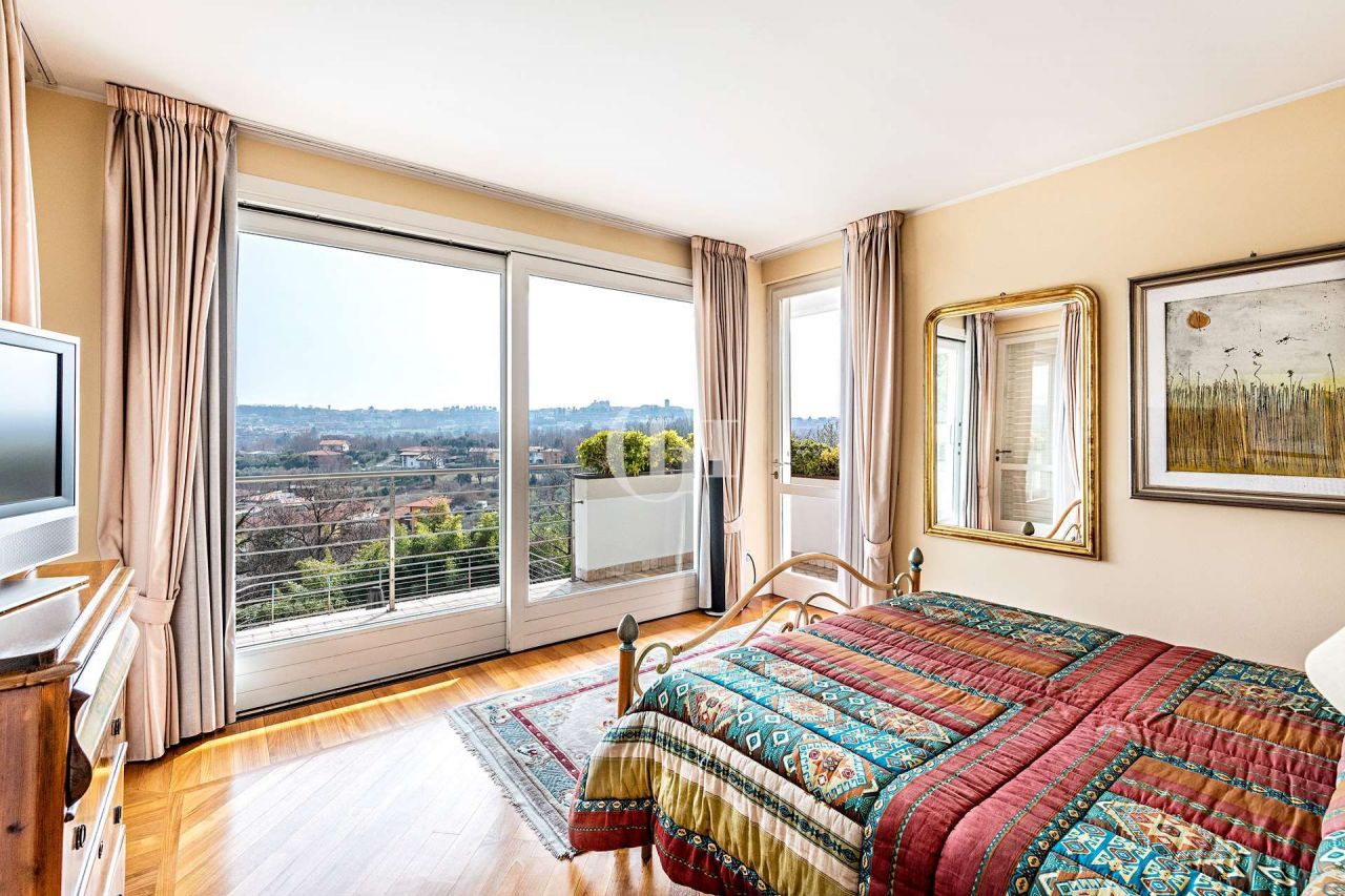 Villa on Lake Garda, Italy, 550 m² - picture 13