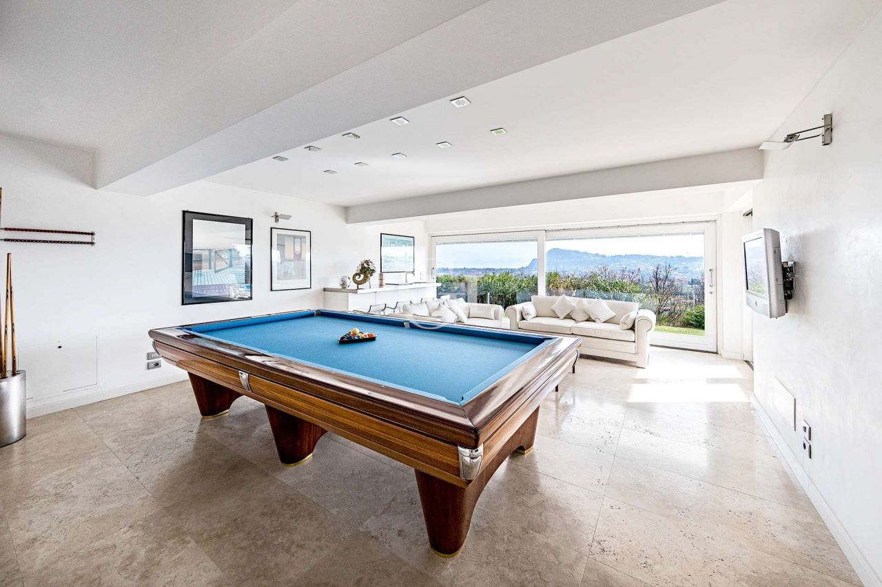 Villa on Lake Garda, Italy, 550 m² - picture 14