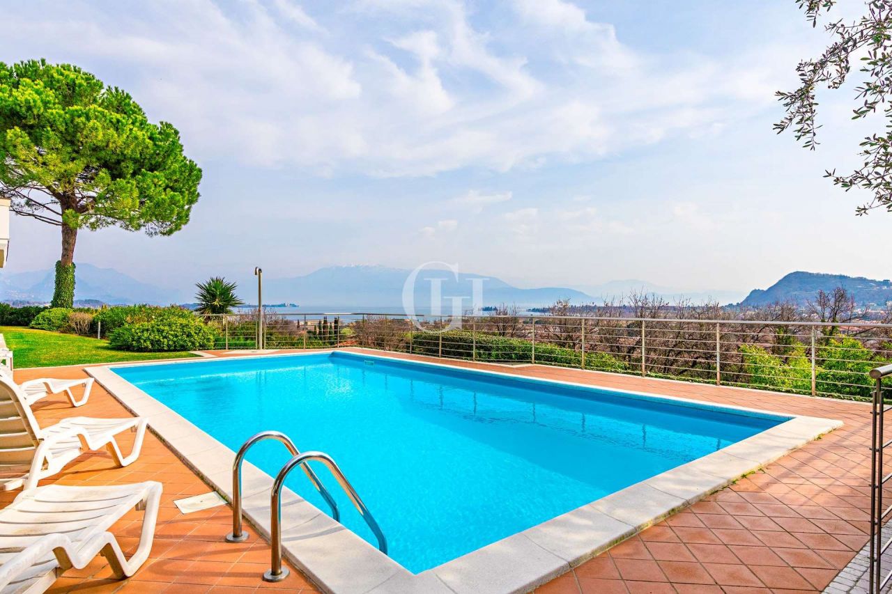 Villa on Lake Garda, Italy, 550 m² - picture 16