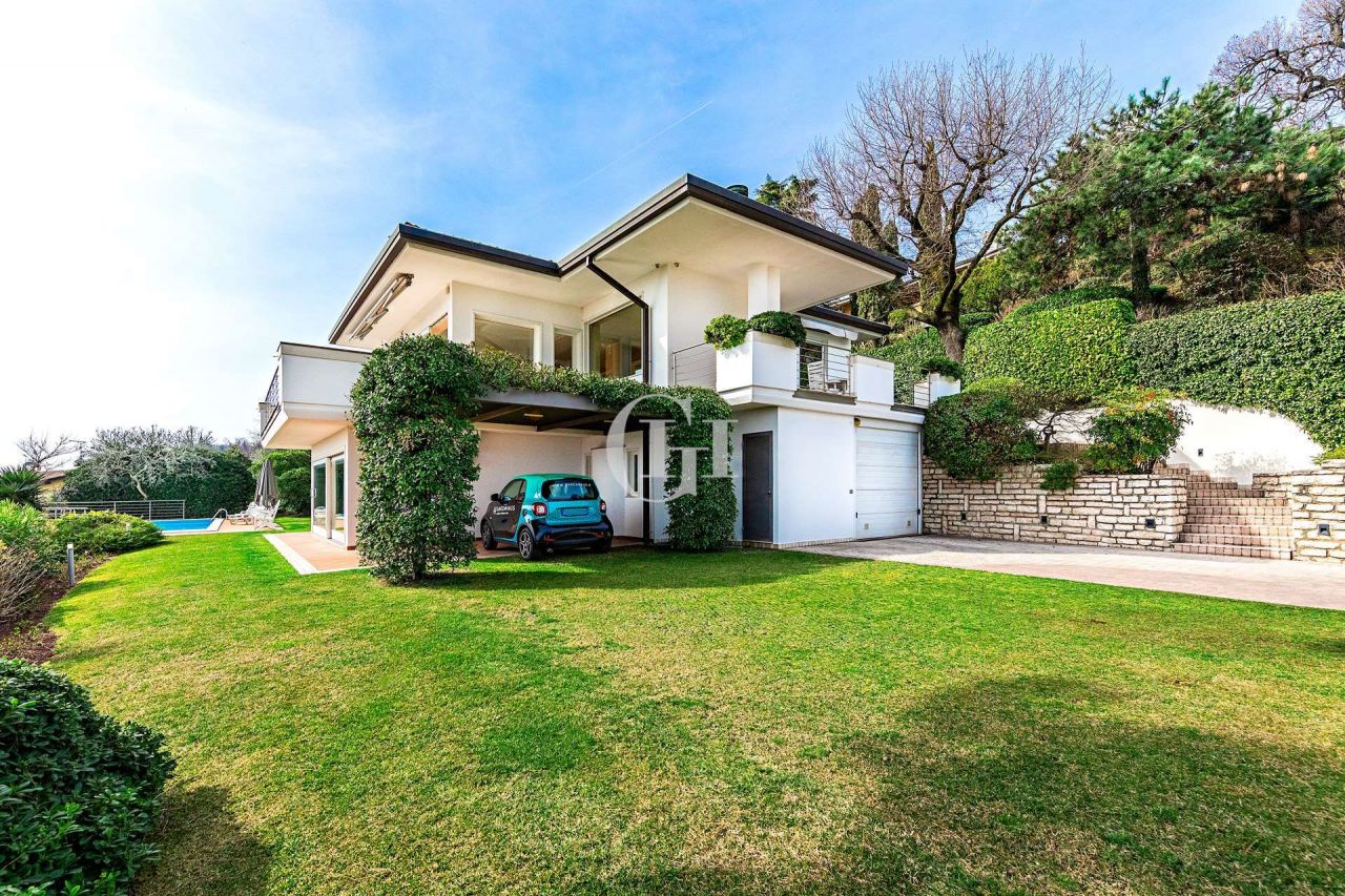 Villa on Lake Garda, Italy, 550 m² - picture 18