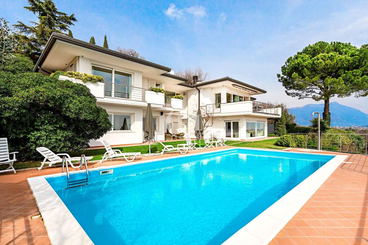 Villa por Lago de Garda, Italia, 550 m² - imagen 1