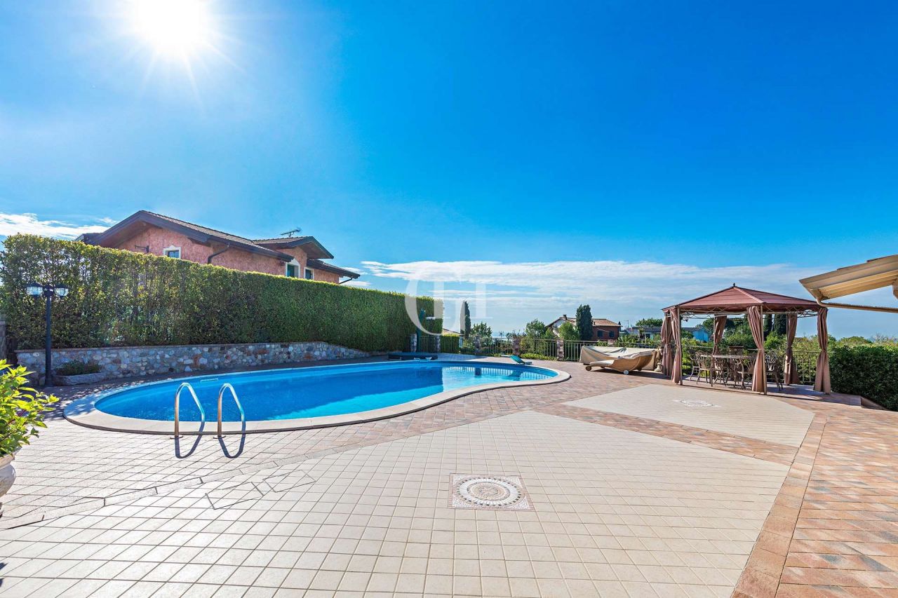 Villa por Lago de Garda, Italia, 250 m² - imagen 2