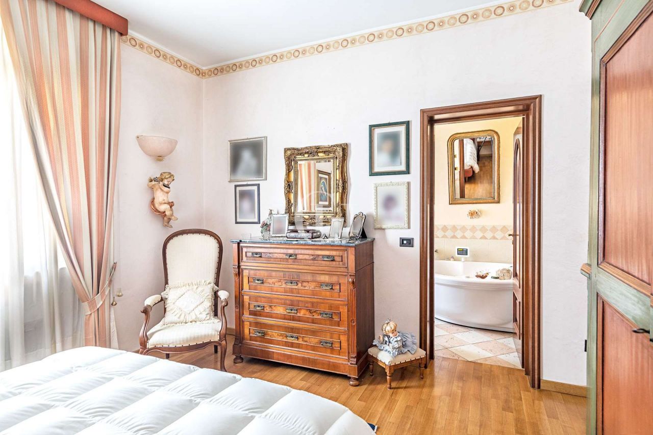 Villa por Lago de Garda, Italia, 250 m² - imagen 12