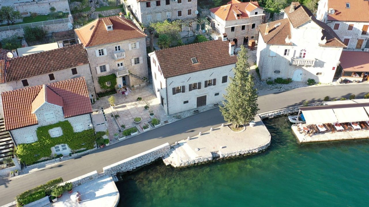 Villa en Perast, Montenegro, 267 m² - imagen 1