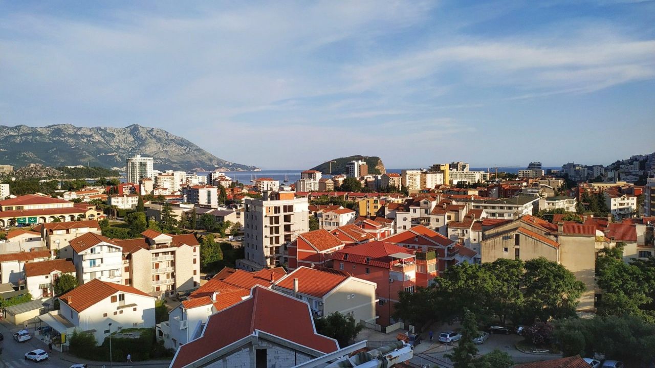 Piso en Budva, Montenegro, 95 m² - imagen 2