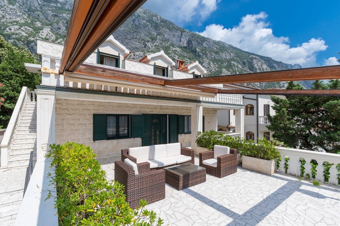 Villa a Dobrota, Montenegro, 365 m² - foto 4