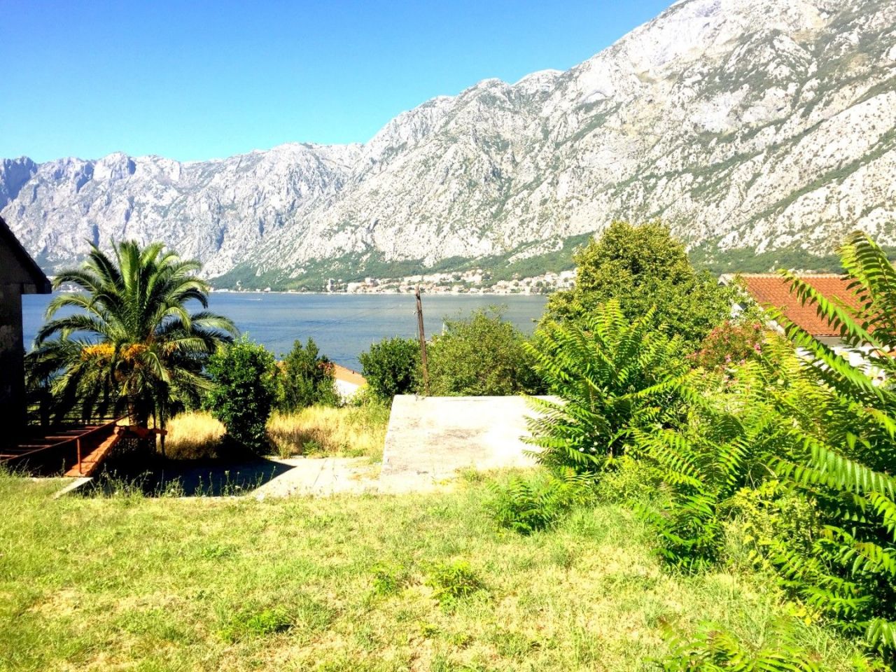 Land in Prcanj, Montenegro, 1 500 m² - picture 1