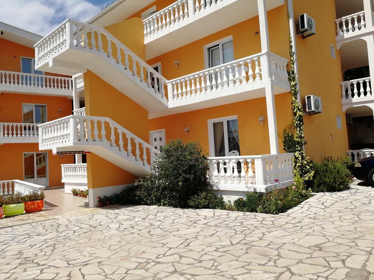 Hotel en Sutomore, Montenegro, 650 m² - imagen 1