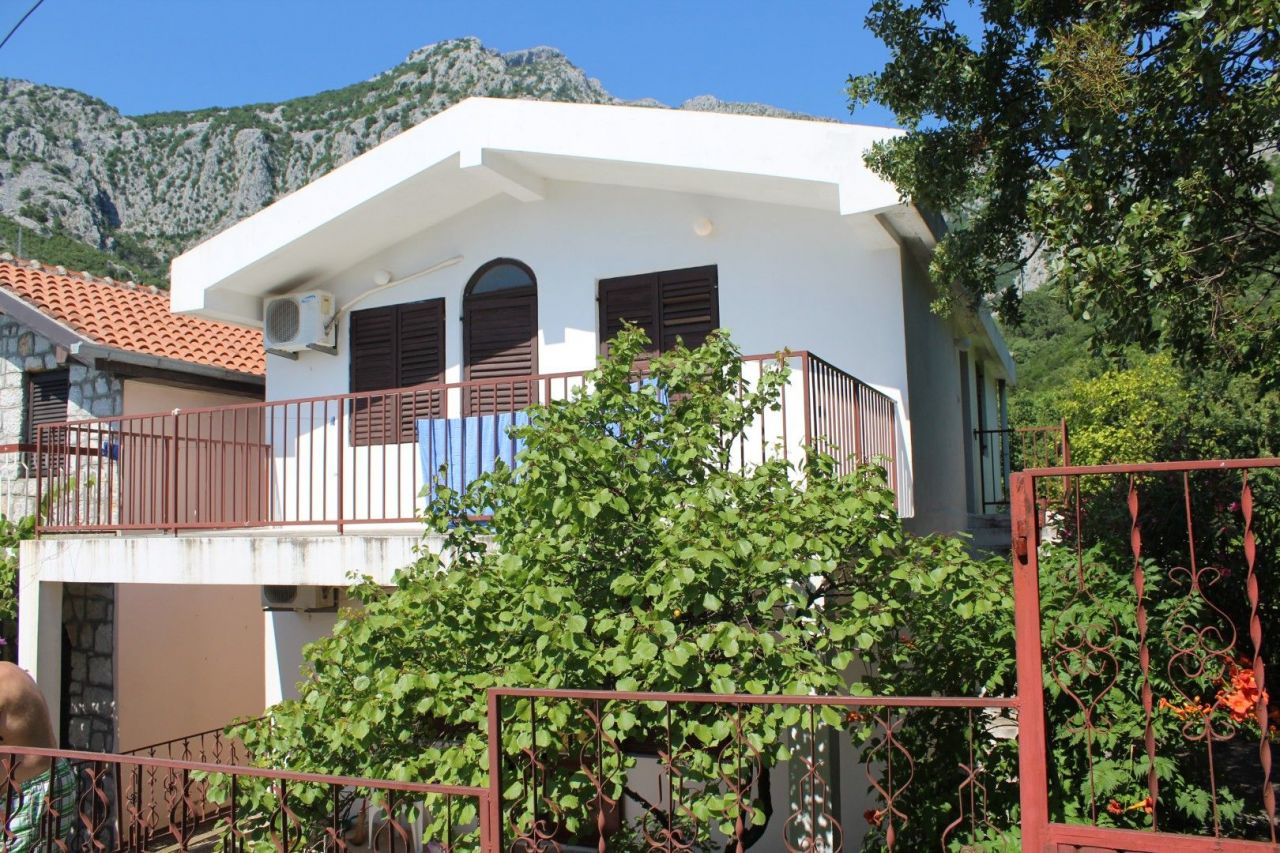 Haus in Sutomore, Montenegro, 170 m² - Foto 1