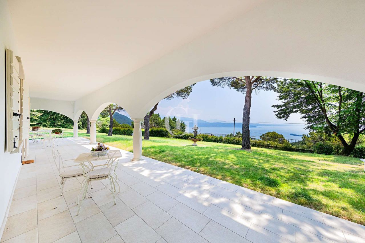 Villa por Lago de Garda, Italia, 300 m² - imagen 1